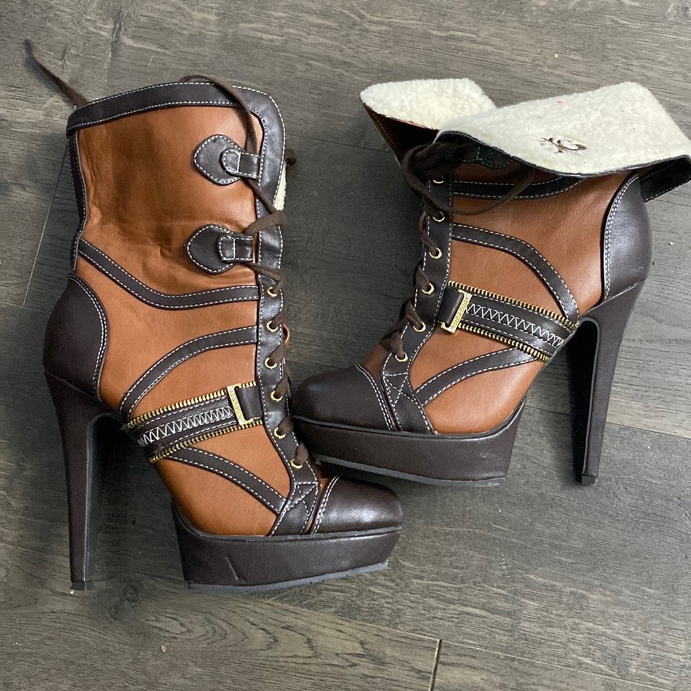 House of Dereon boots